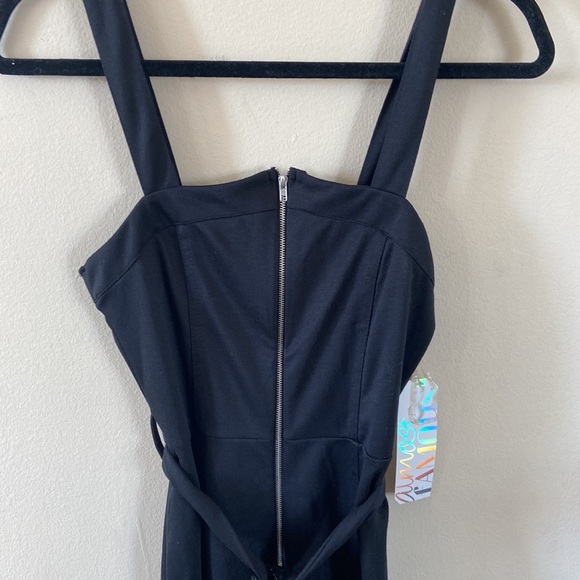 New Black Zip front Jumpsuit Sleeveless Tight Body Con Belted Medium Juniors - Picture 4 of 10